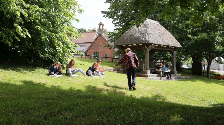 The artist Bob and Roberta Smith holds a free painting class under the Tolpuddle Martyrs’ Tree in Dorset